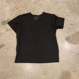 Men’s Figs Chisec Black Three-Pocket Scrub Top